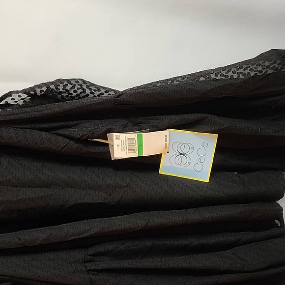 (9985) NWT CeCe cold shoulder top - Picture 5 of 9